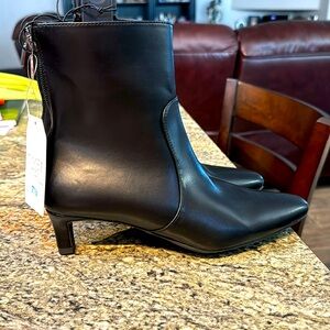 KITTEN HEEL BLACK BOOTS 7.5 BNWT